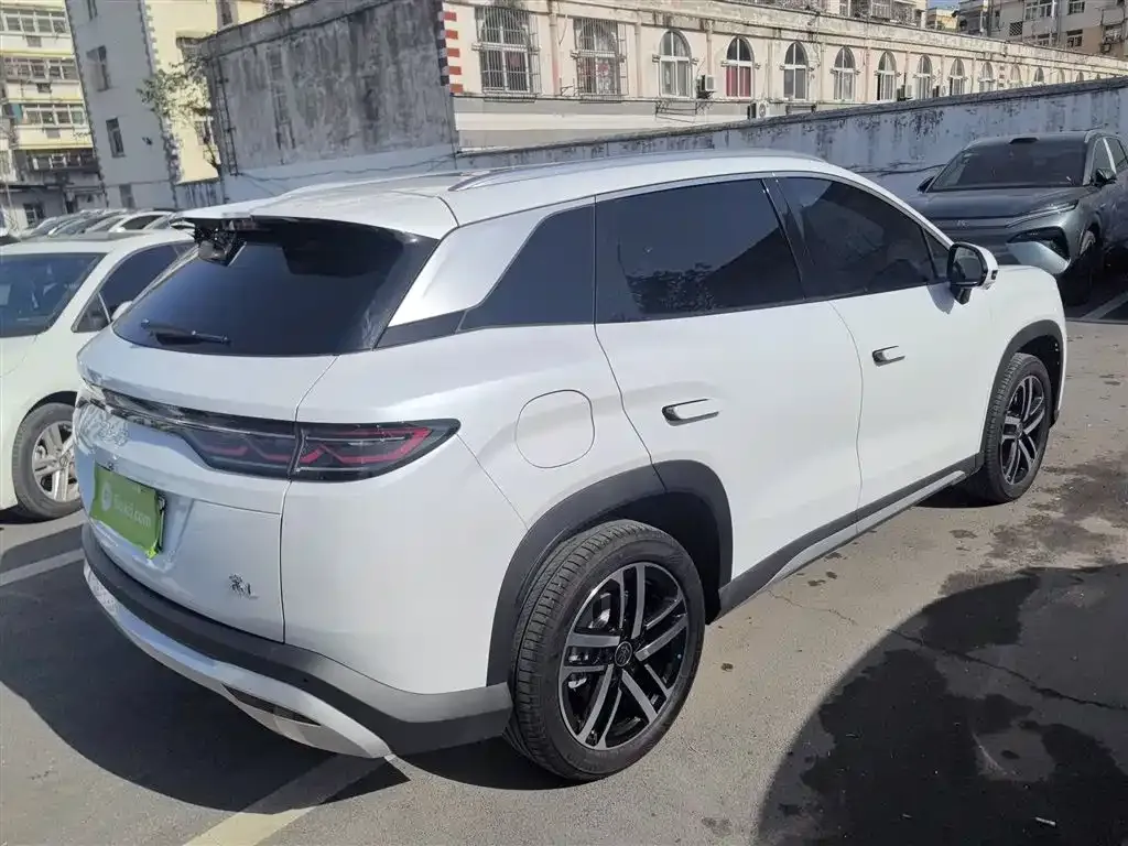 BYD L DM-i — фото 7