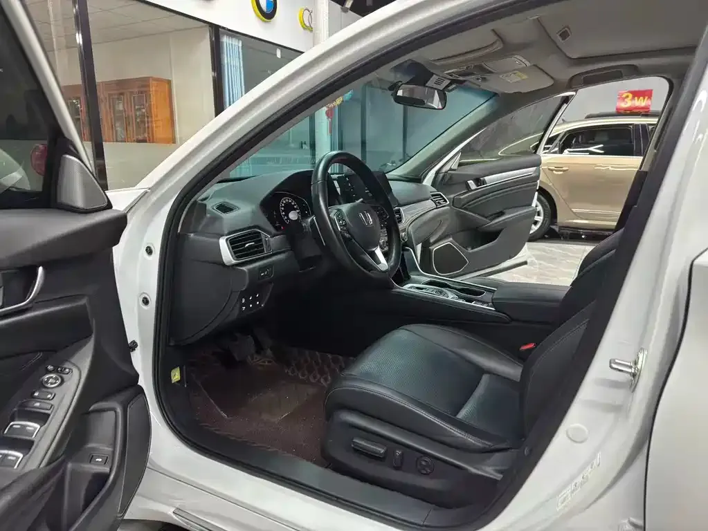 Honda Accord — фото 10