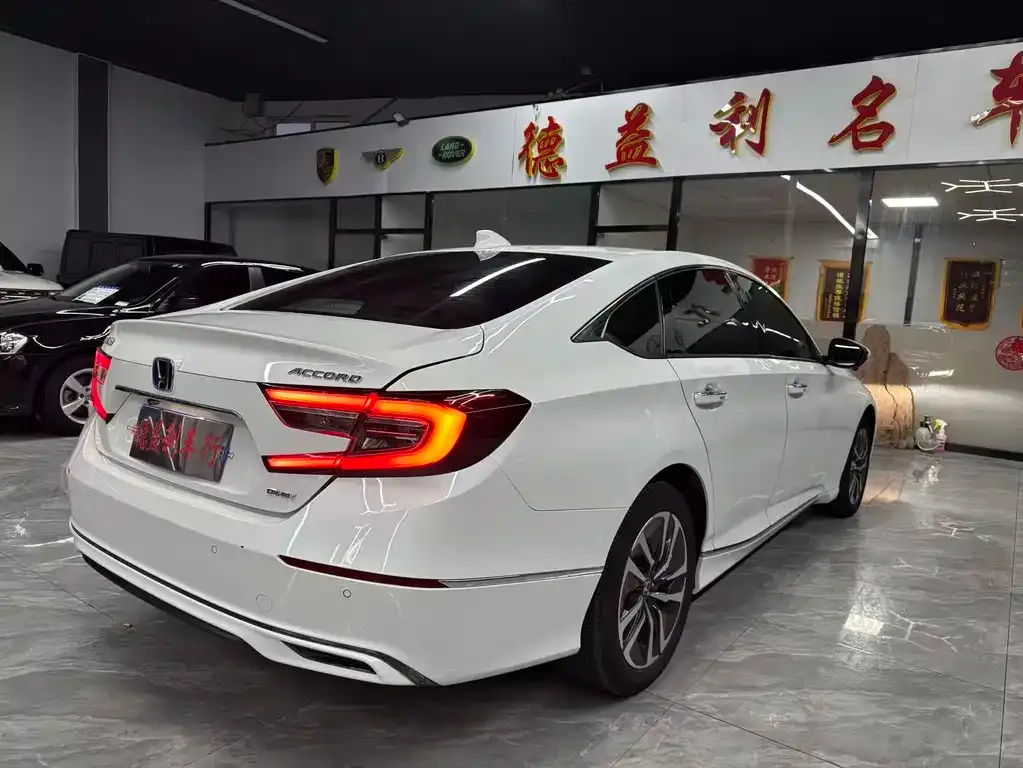 Honda Accord — фото 9