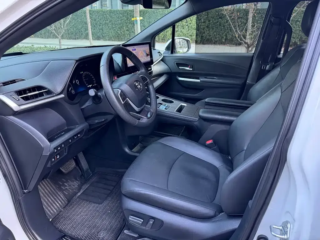 Toyota Granvia 2024 из CN, фото 7