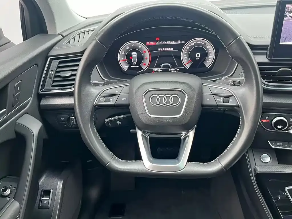 Audi Q5L — фото 10