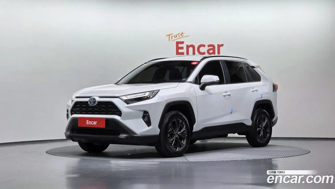 Toyota RAV4 — фото 1