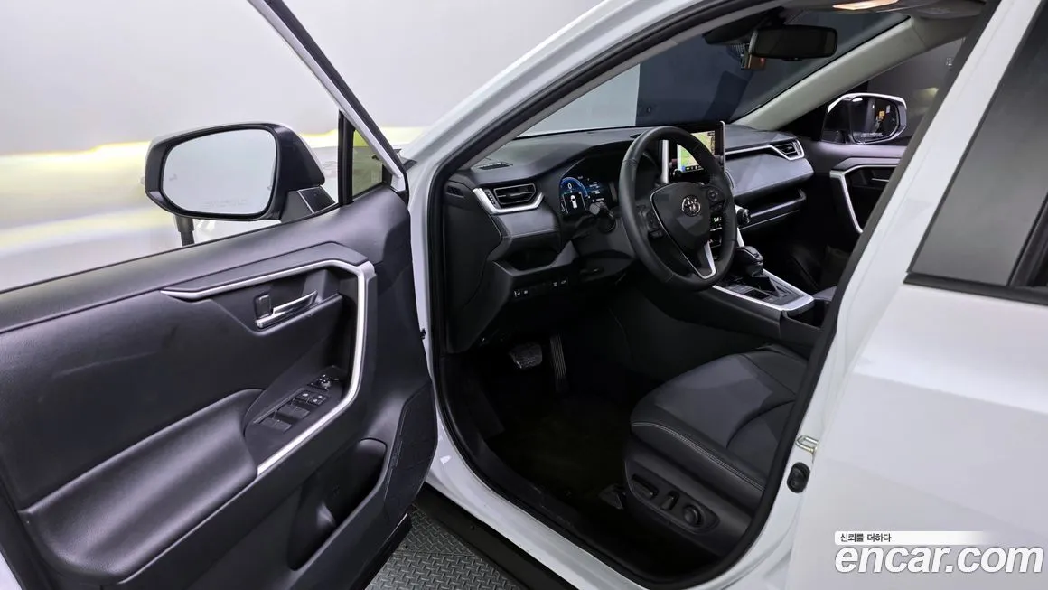 Toyota RAV4 — фото 10