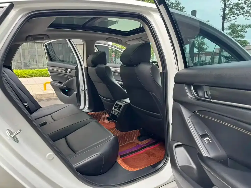 Honda Accord — фото 10