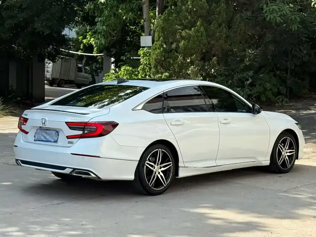 Honda Accord — фото 6