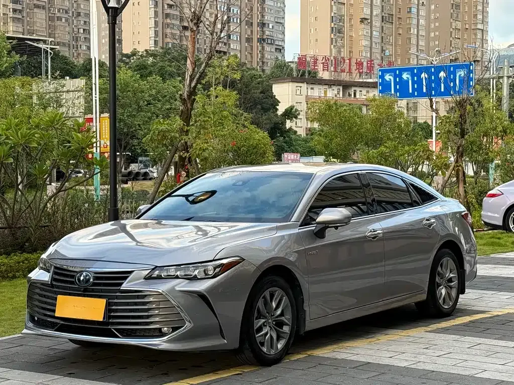 Toyota Avalon — фото 1