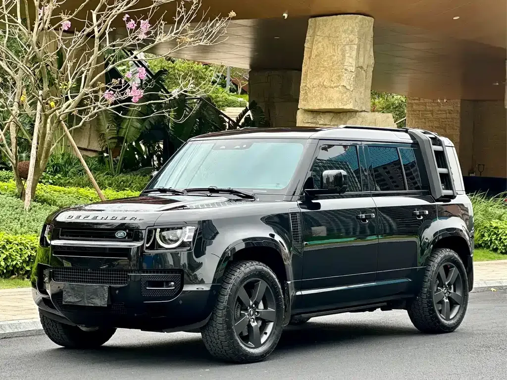 Land Rover Defender — фото 1