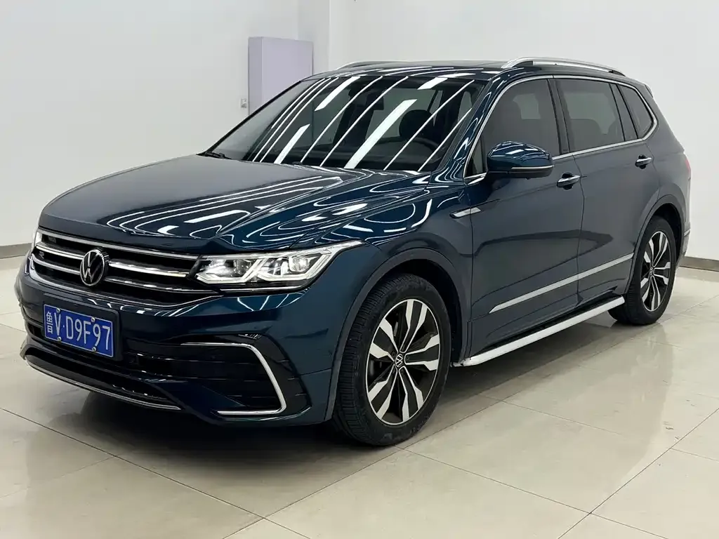 Volkswagen Tiguan L — фото 1