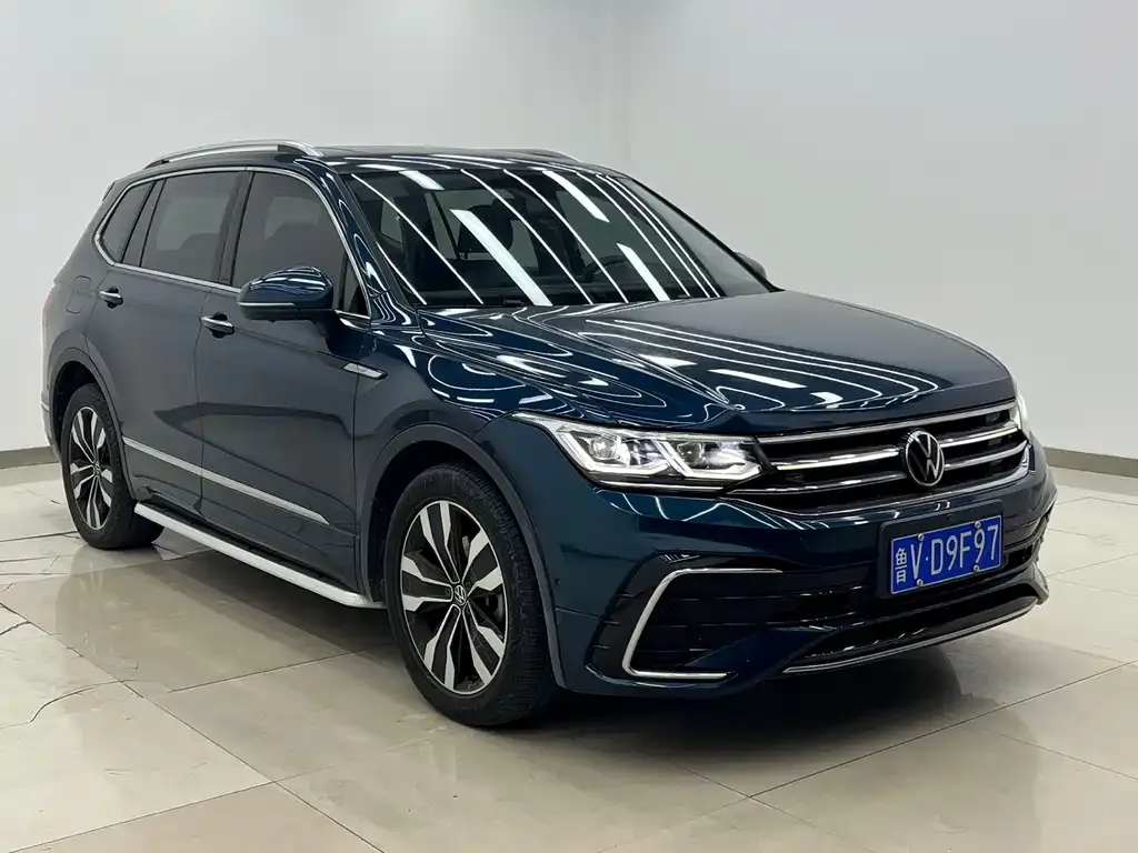 Volkswagen Tiguan L — фото 2
