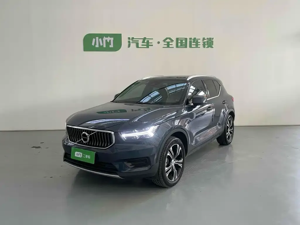 Volvo XC40 — фото 1