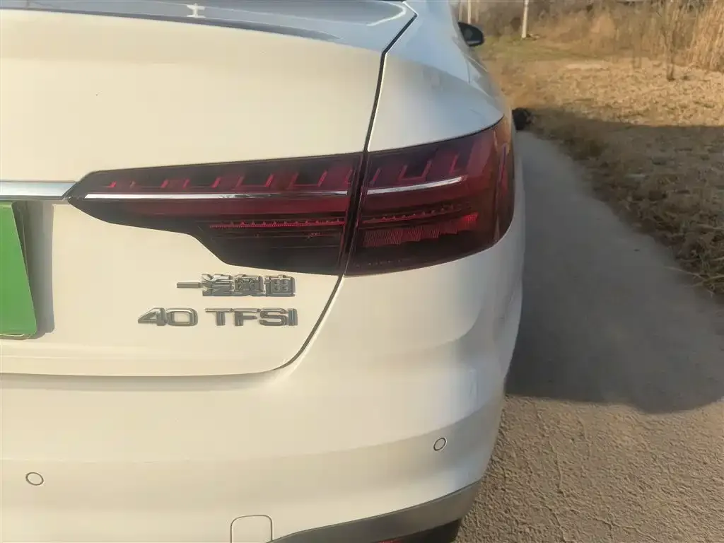 Audi A4L 2022 из CN, фото 8