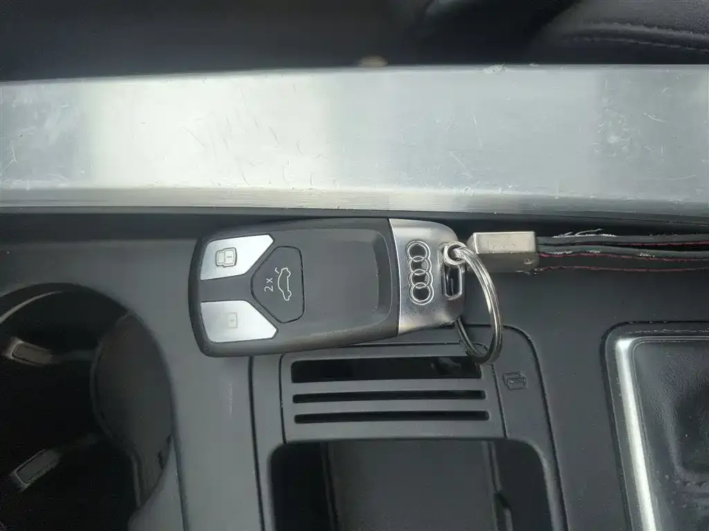 Audi A4L 2022 из CN, фото 9