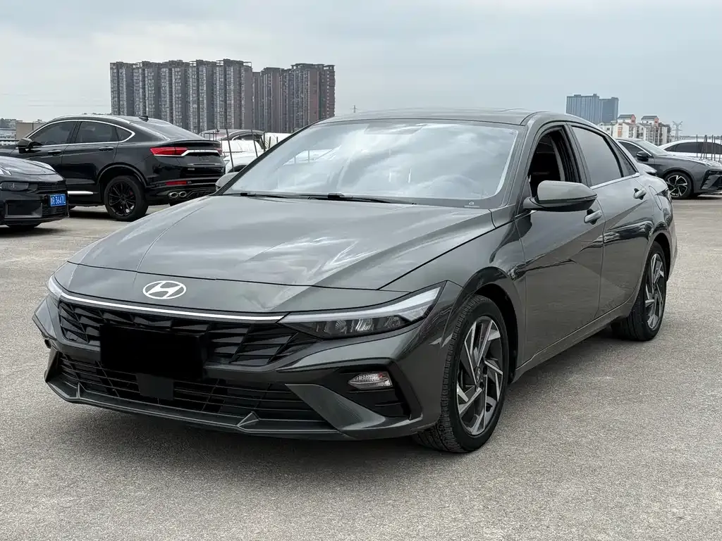 Hyundai Elantra 2023 из CN, фото 1