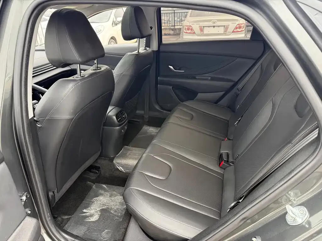 Hyundai Elantra 2023 из CN, фото 10