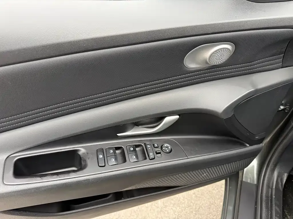 Hyundai Elantra 2023 из CN, фото 4