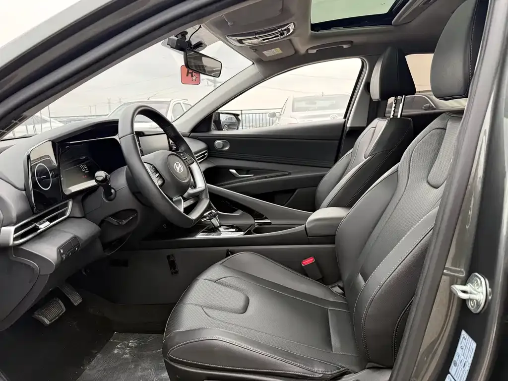 Hyundai Elantra 2023 из CN, фото 5