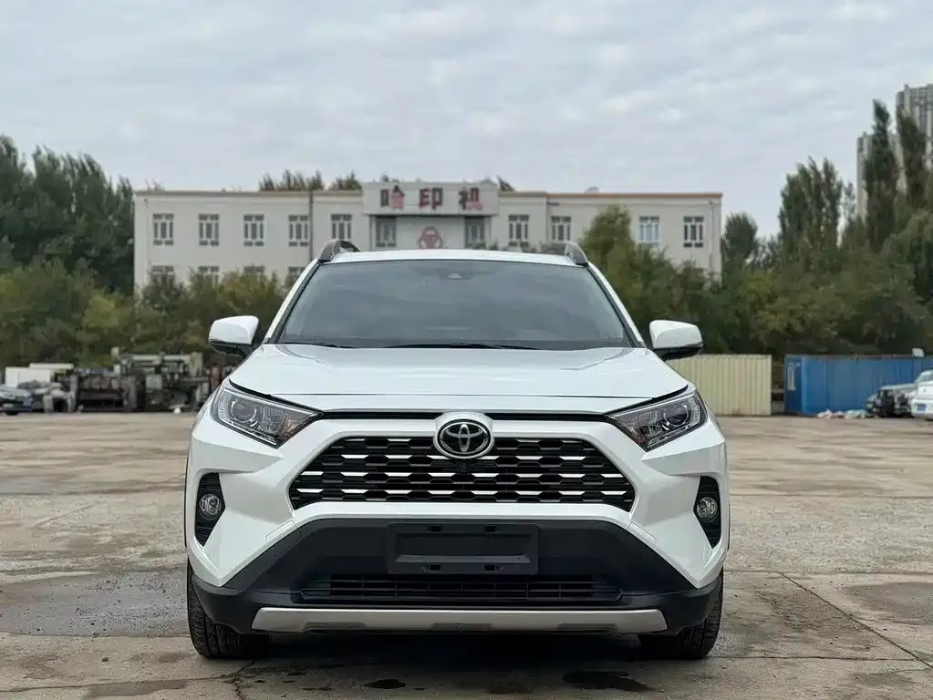 Toyota RAV4 — фото 2