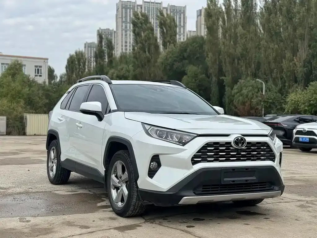 Toyota RAV4 — фото 3