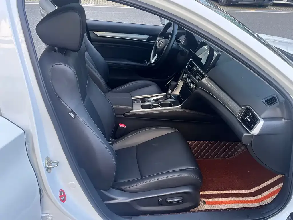 Honda Accord — фото 10
