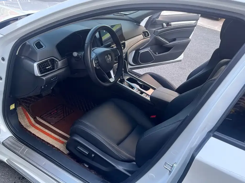 Honda Accord — фото 9