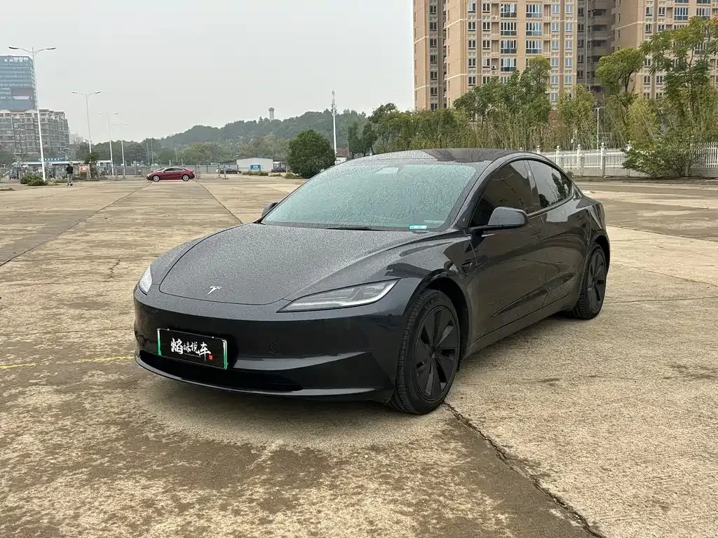 Tesla Model 3 — фото 1