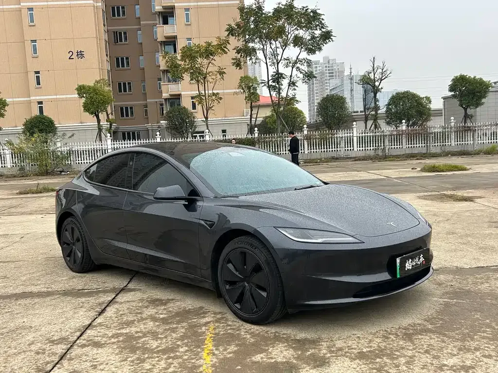 Tesla Model 3 — фото 3