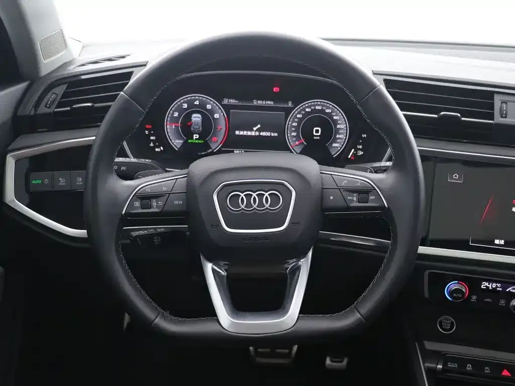 Audi Q3 2023 из CN, фото 10