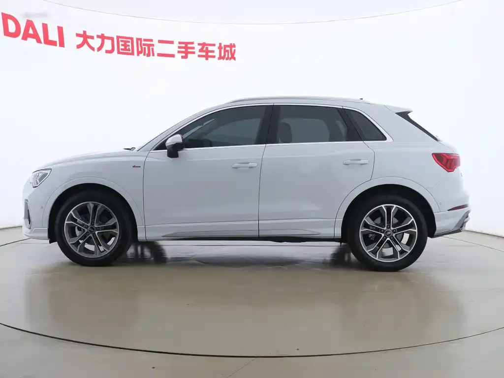 Audi Q3 2023 из CN, фото 2