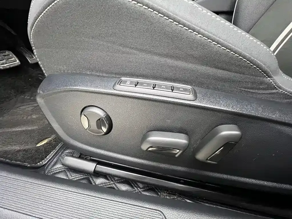 Volkswagen Golf 2021 из CN, фото 9