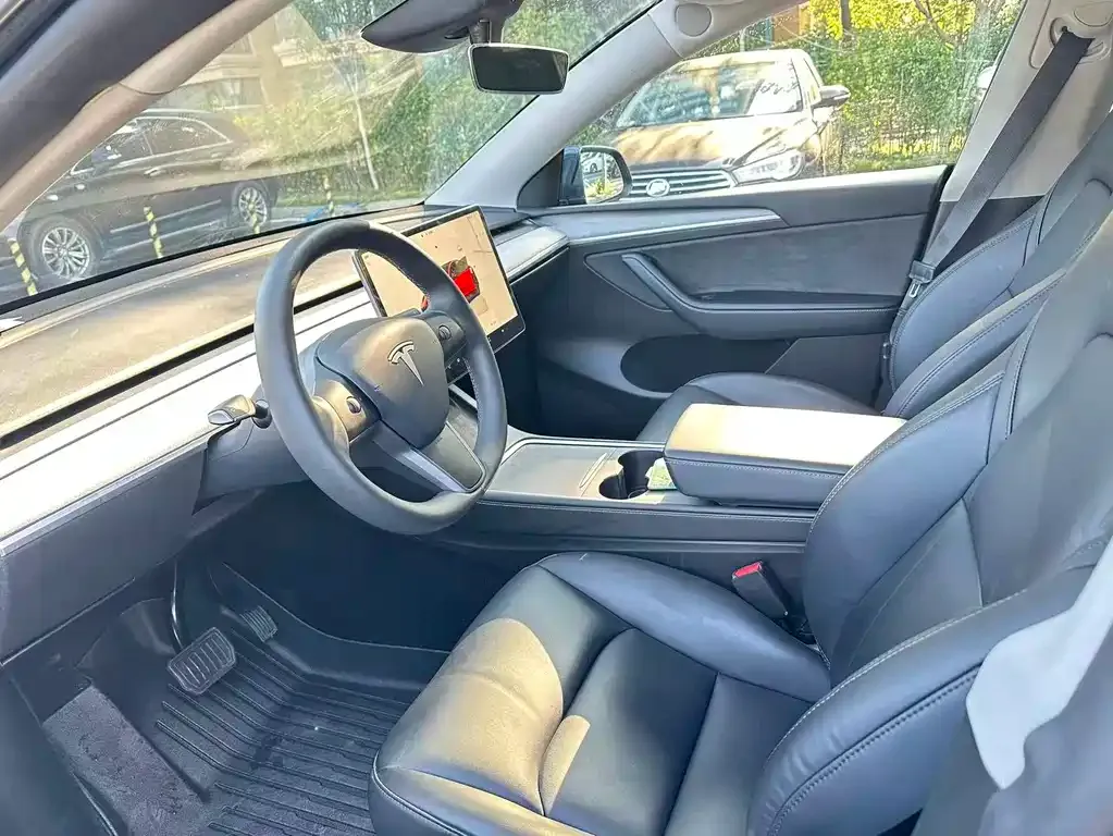Tesla Model Y — фото 4