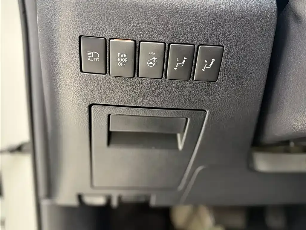 Toyota Alphard 2022 из CN, фото 10