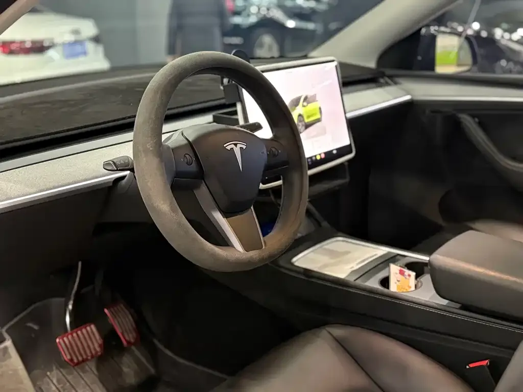 Tesla Model Y — фото 4