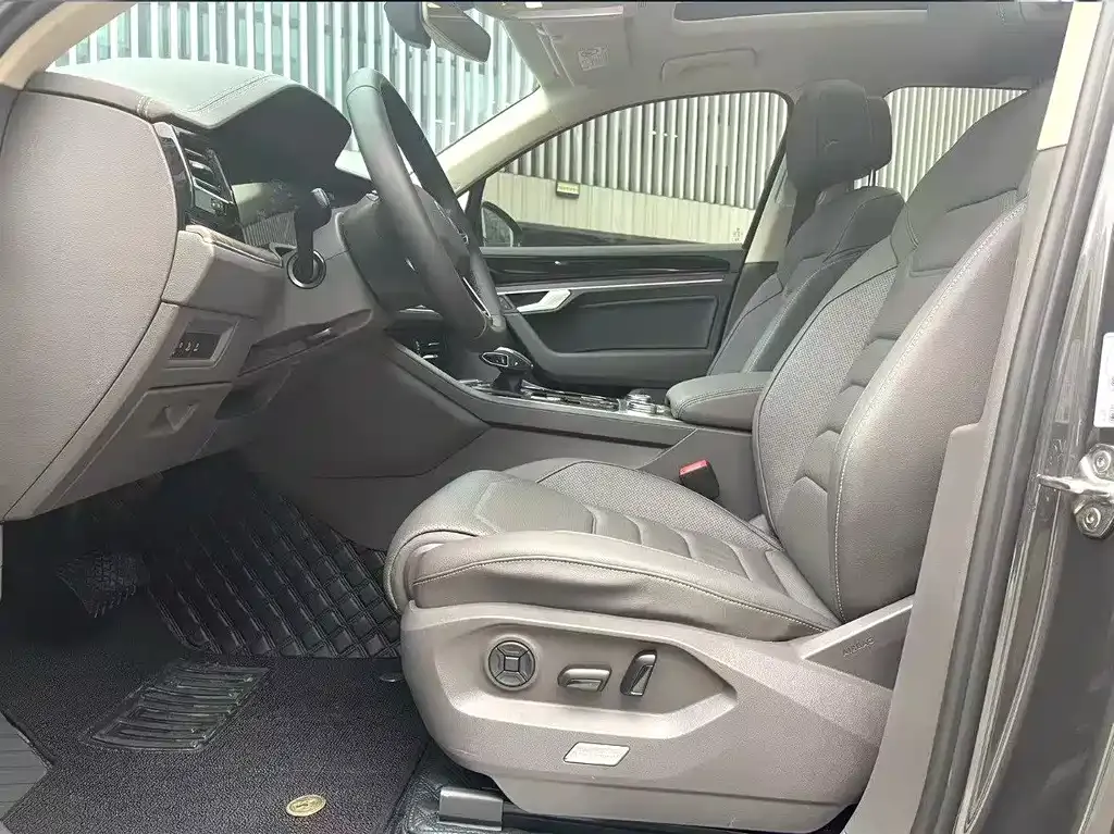Volkswagen Touareg 2023 из CN, фото 7
