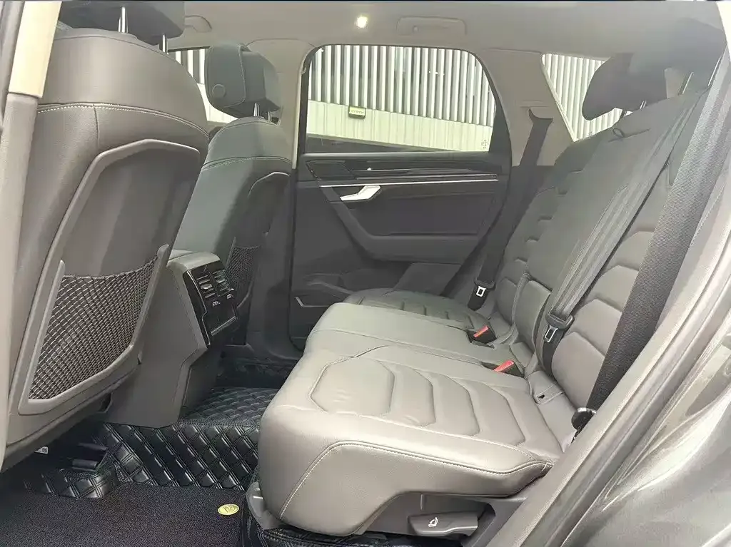 Volkswagen Touareg 2023 из CN, фото 9