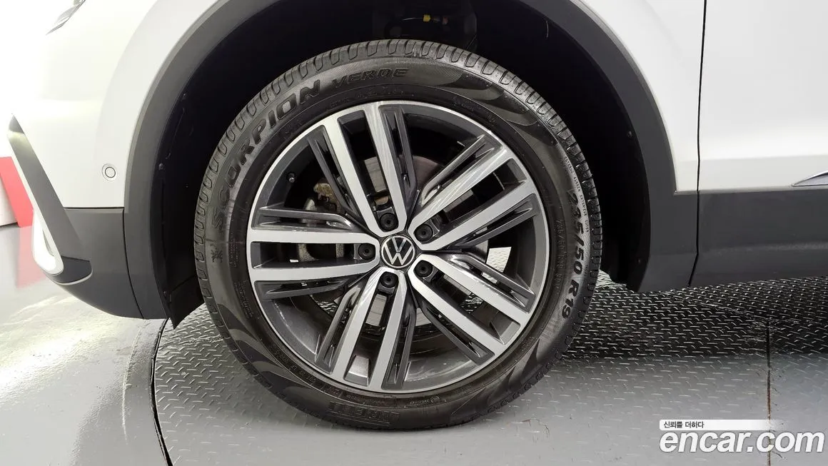Volkswagen Tiguan — фото 5