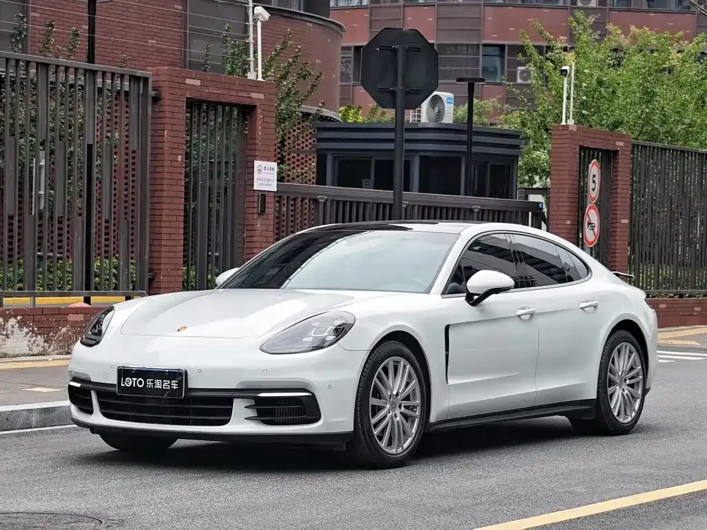 Porsche Panamera — фото 1
