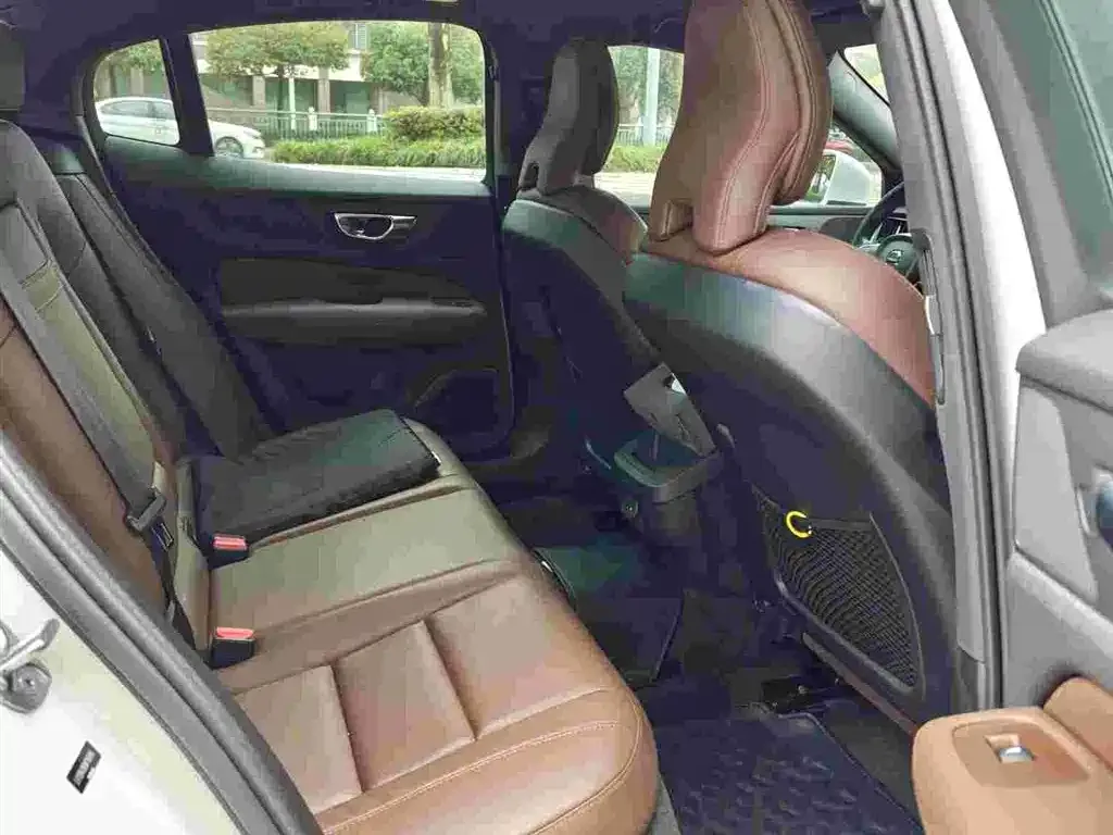 Volvo S60 2022 из CN, фото 4