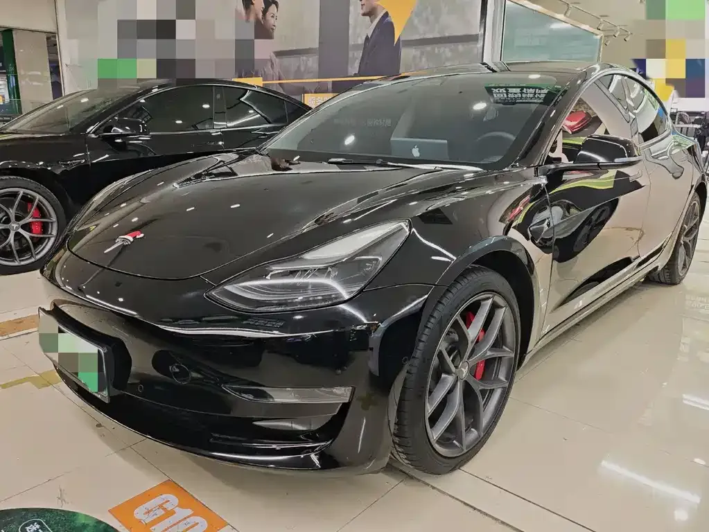 Tesla Model 3 — фото 1