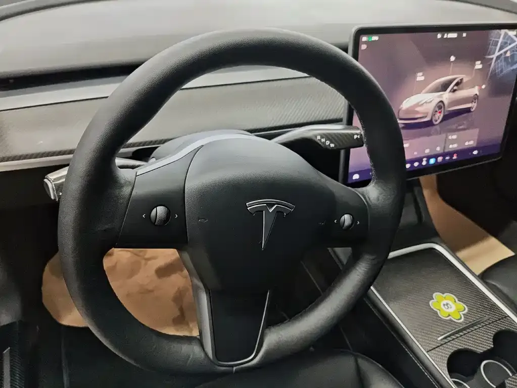 Tesla Model 3 — фото 4