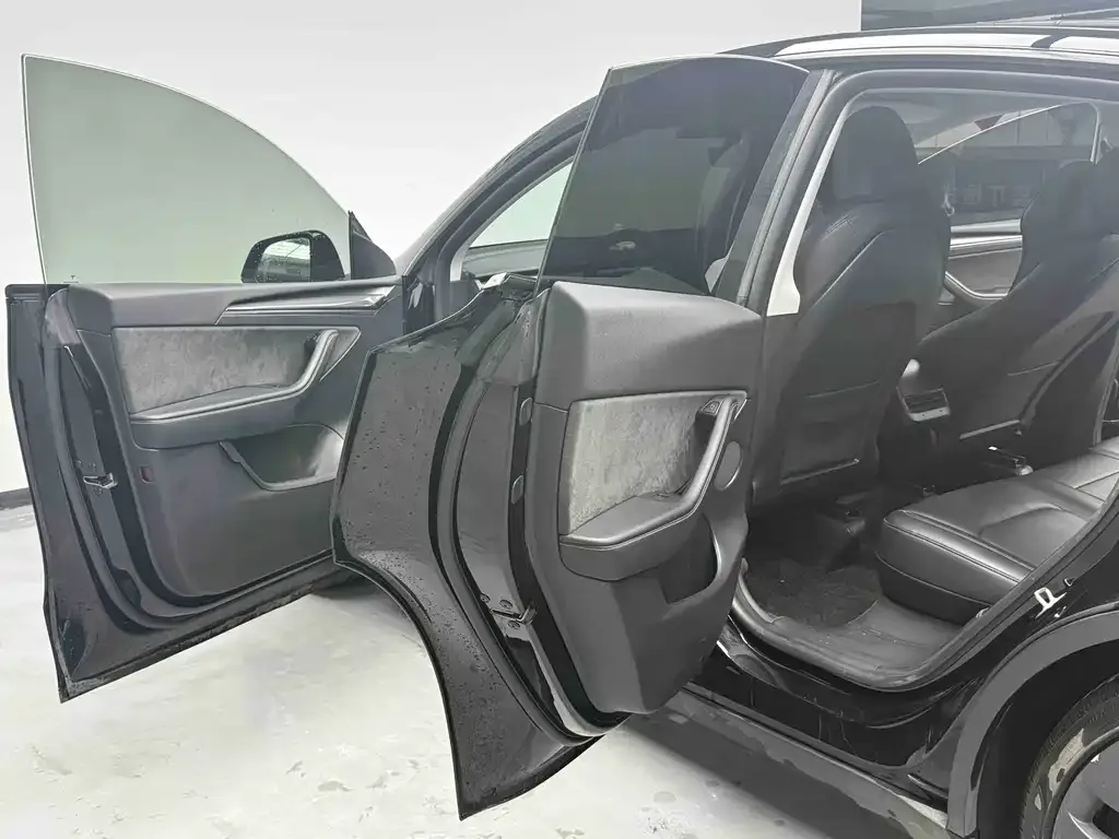 Tesla Model Y 2023 из CN, фото 3