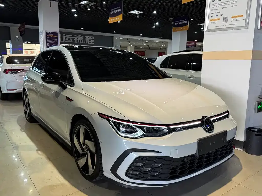 Volkswagen Golf GTI — фото 1