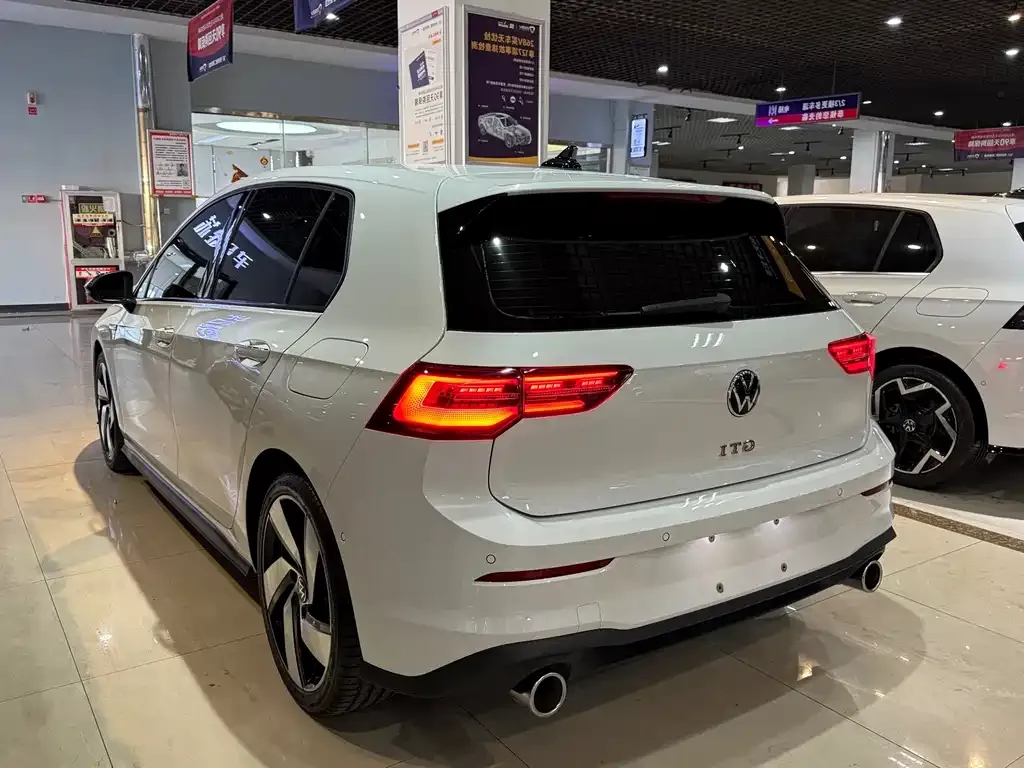 Volkswagen Golf GTI — фото 6