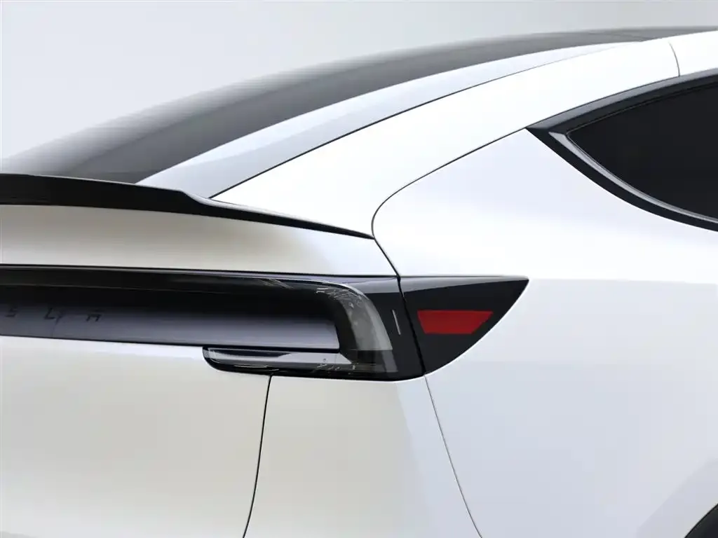 Tesla Model Y L — фото 7
