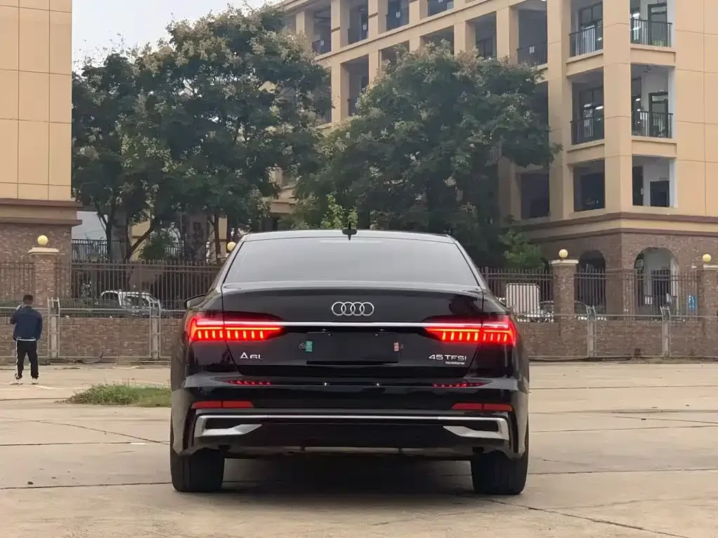 Audi A6L — фото 8