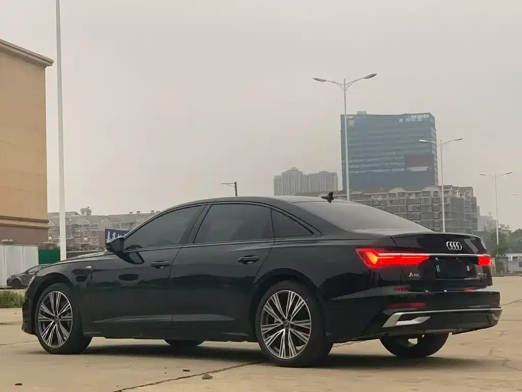 Audi A6L — фото 9