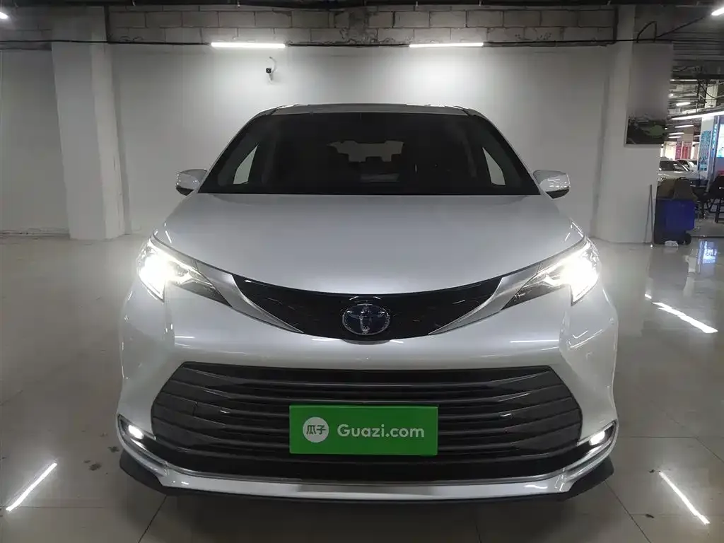 Toyota Sienna 2022 из CN, фото 3