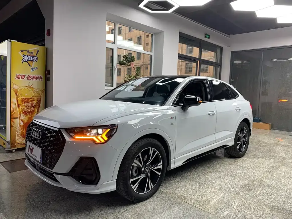 Audi Q3 Sportback 2022 из CN, фото 1