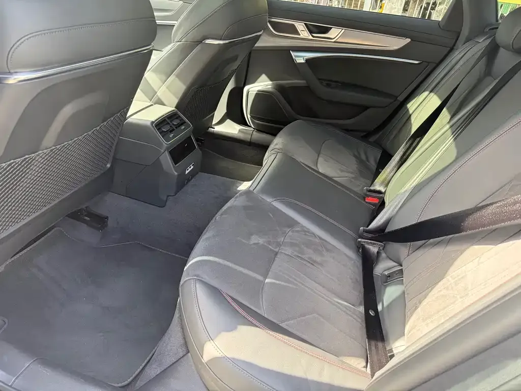 Audi A6L 2024 из CN, фото 6