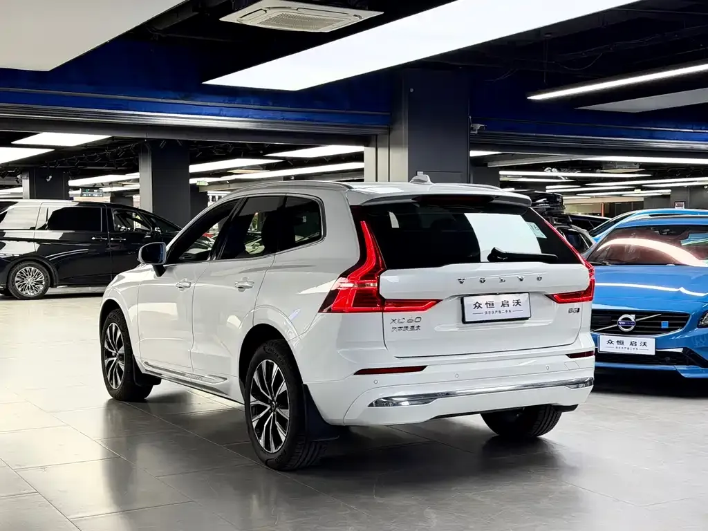 Volvo XC60 — фото 4
