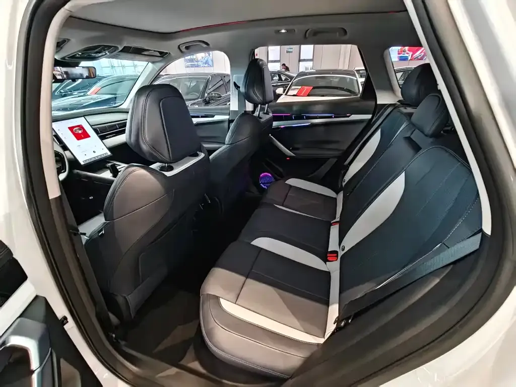 Geely Boyue L 2025 из CN, фото 8